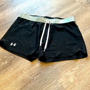 UA Under Armour Women’s  small heat gear shorts